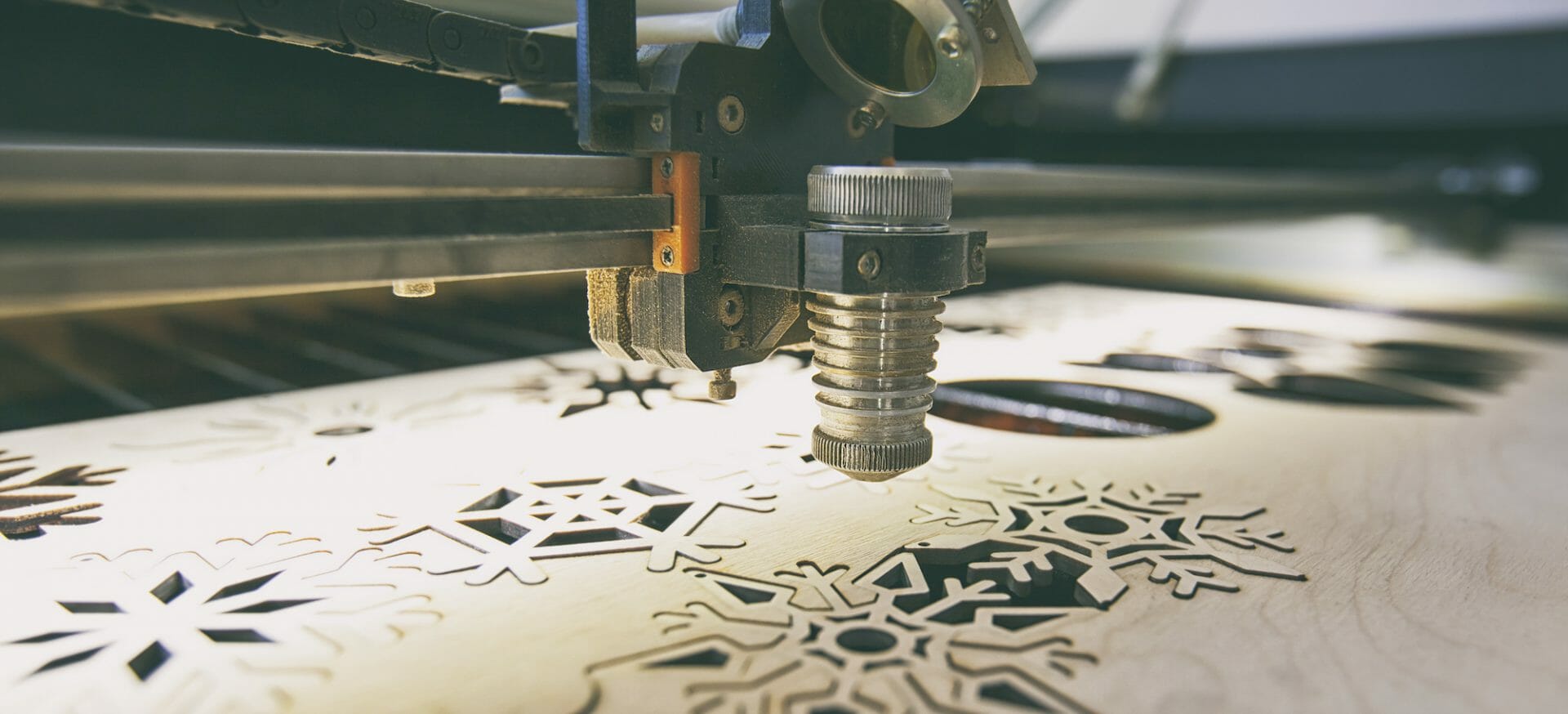 15 Ways to Use Laser Cutting Machines for Holiday Decor