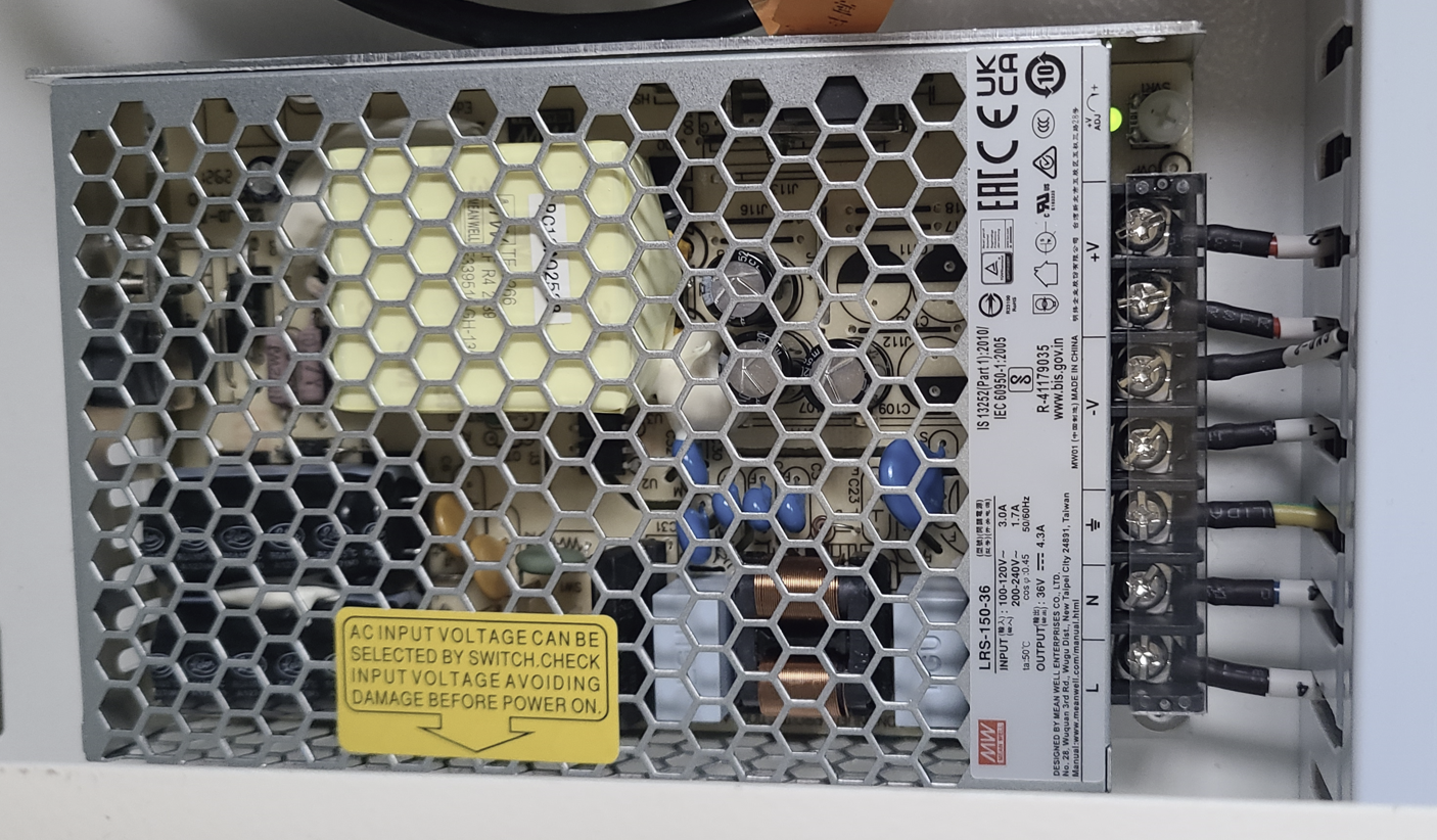 Power supply green LED on with Estop cleared
