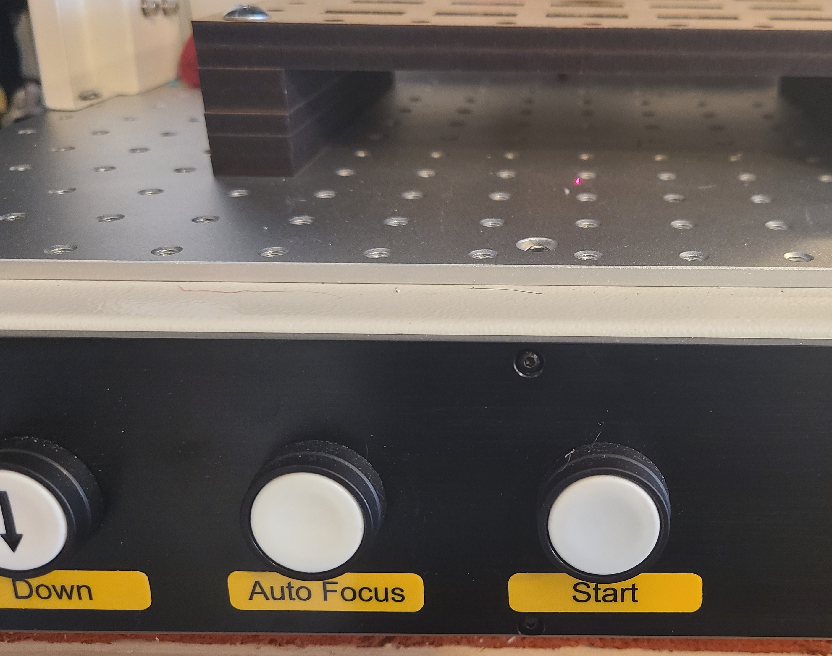 Auto focus the laser to the surface
