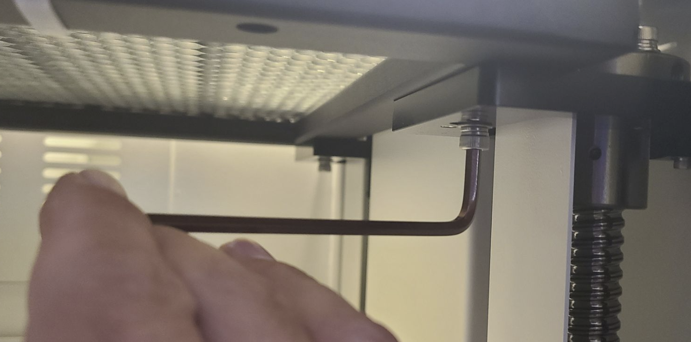 Loosening the main bolt