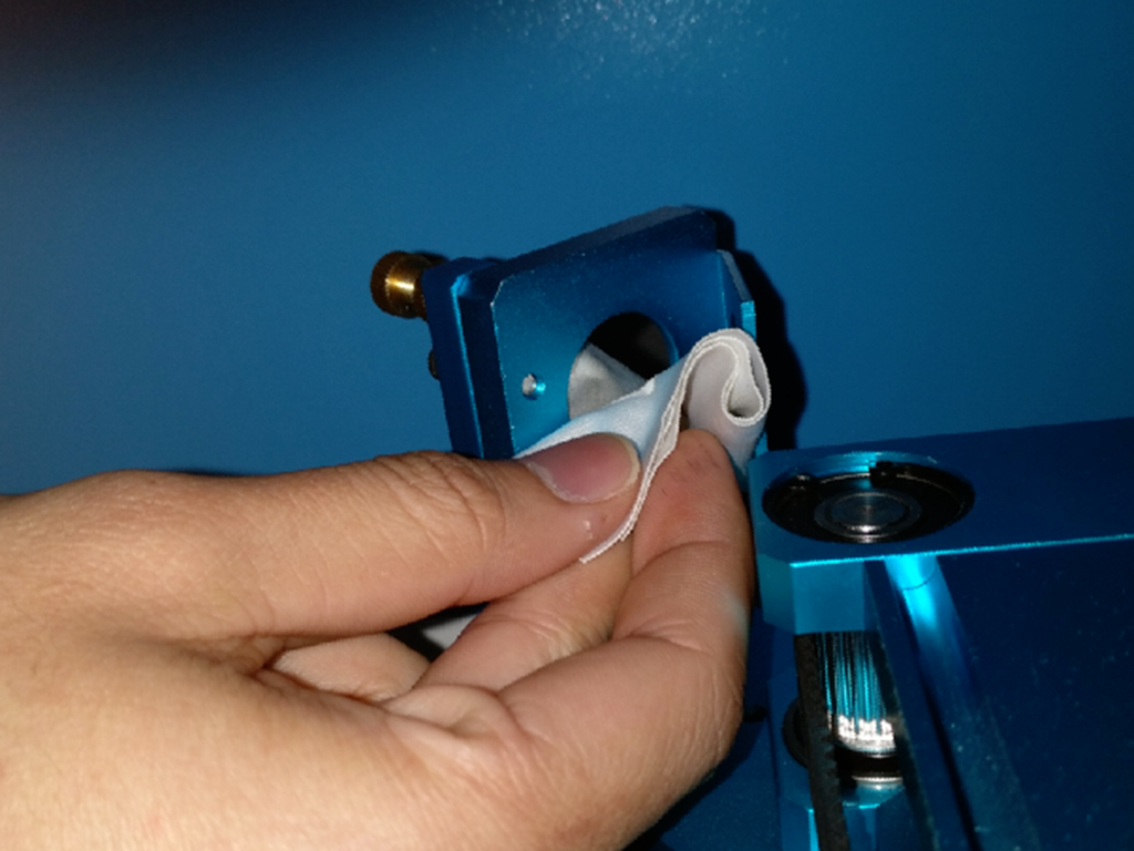 Clean Mirror 2 with solution, cloth, swab or wipe